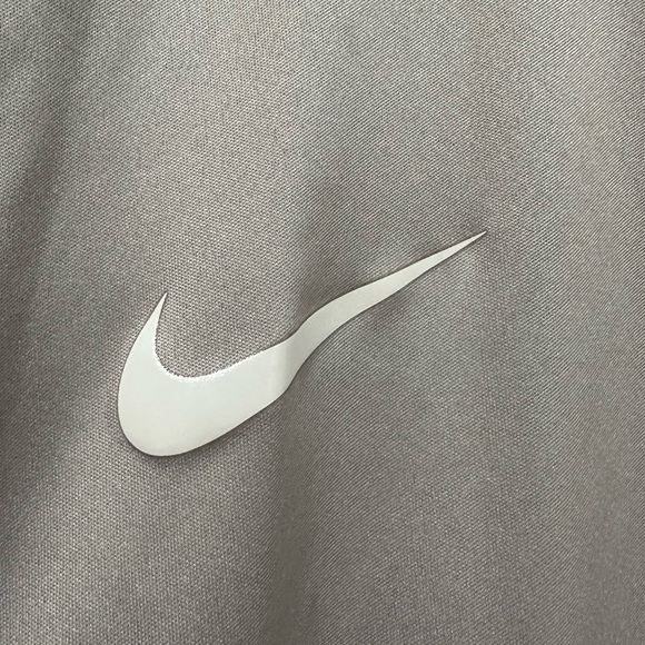 🔥 Nike Manchester United Training Shirt - Dri-FIT Performance Gear - Picture 5 of 6